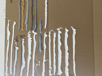 美縫劑易流掛，大多因為它